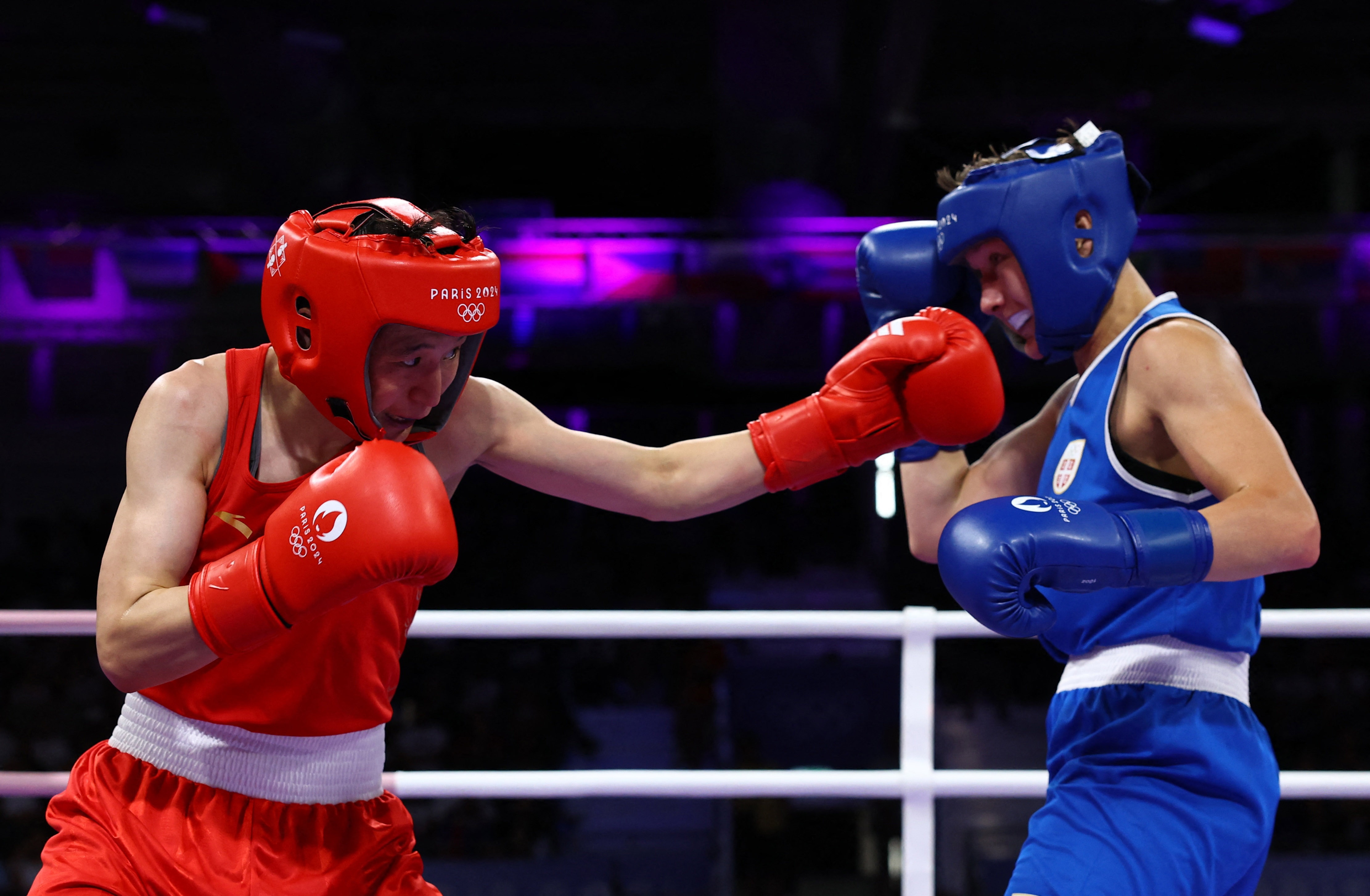 拳击明星选手受伤退赛，引发热议