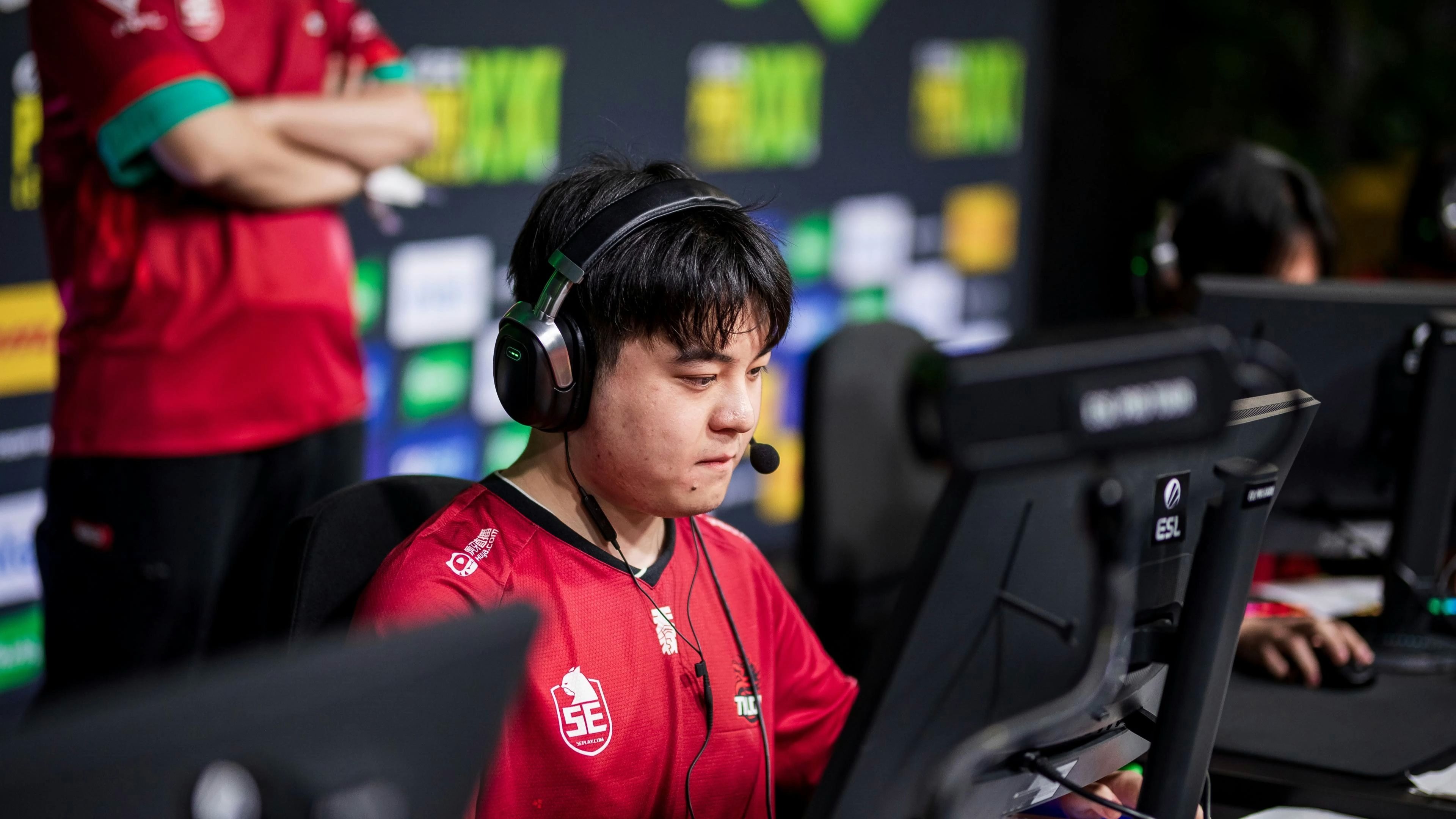 CS2选手发挥出色,荣膺最佳MVP CS2选手发挥出色,荣膺最佳MVP