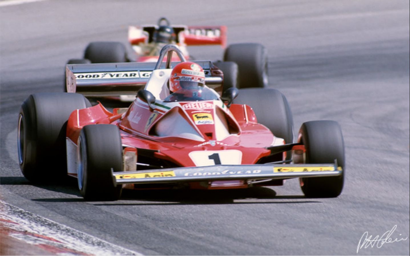 史诗对决!赛车上演极限翻盘 史诗对决!赛车上演极限翻盘