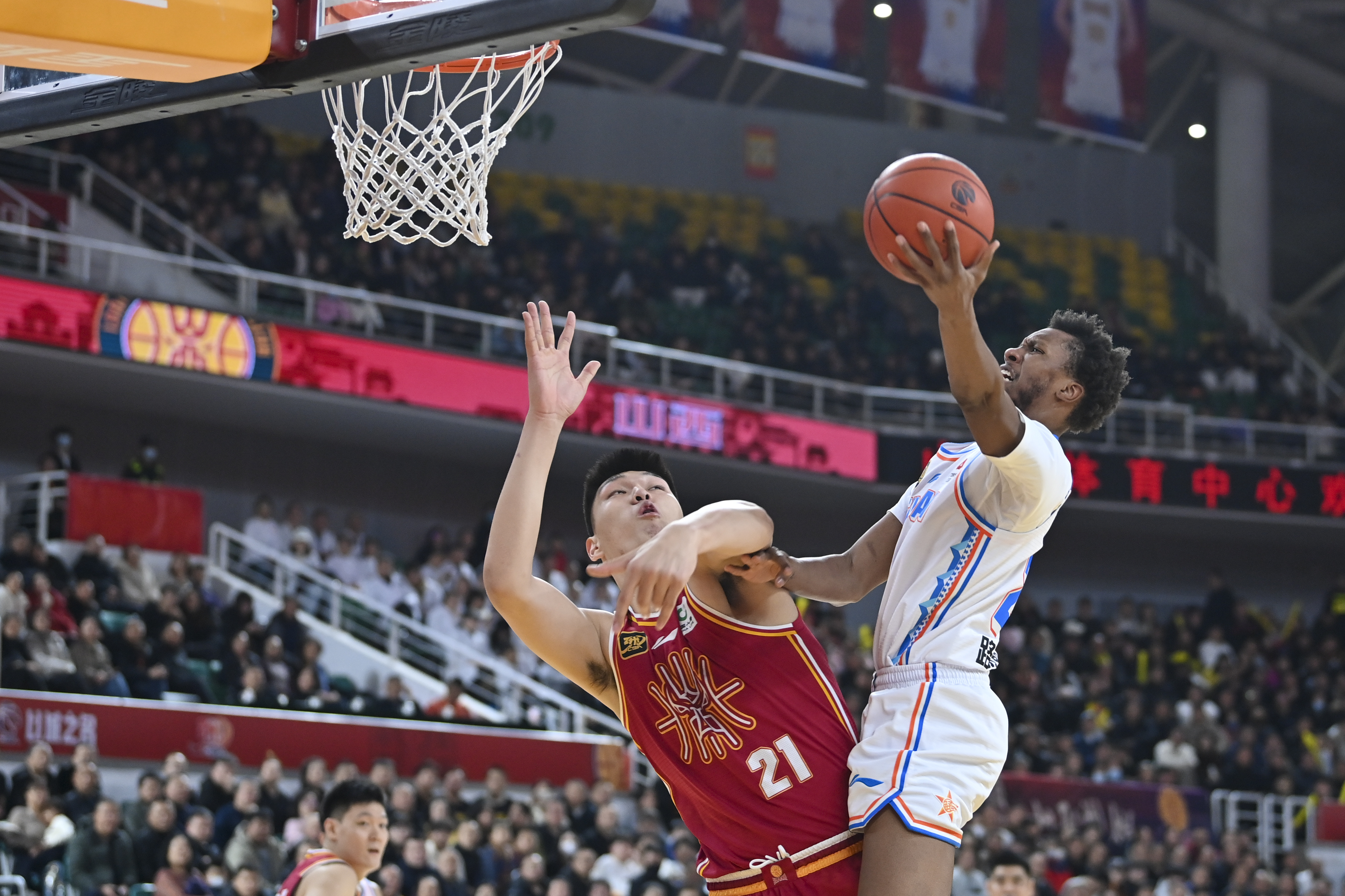 山东队鏖战爵士，陶汉林点燃赛场