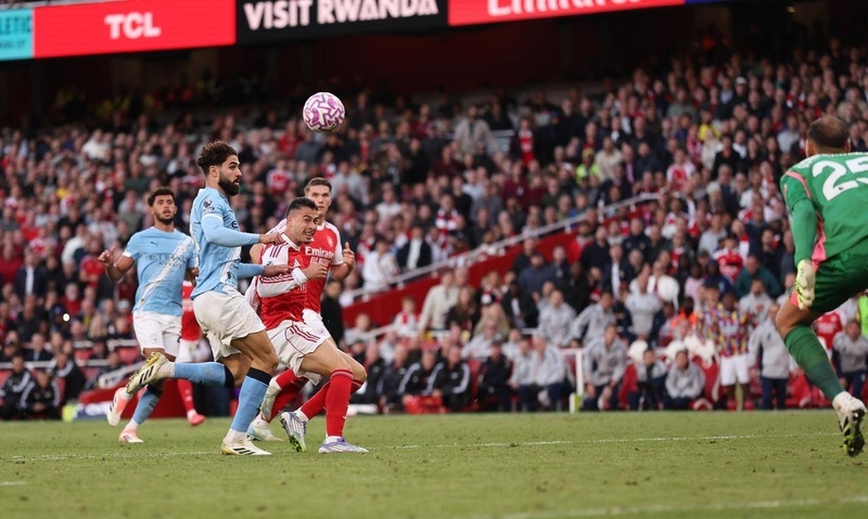 曼城横扫那不勒斯，马丁内利带队取胜