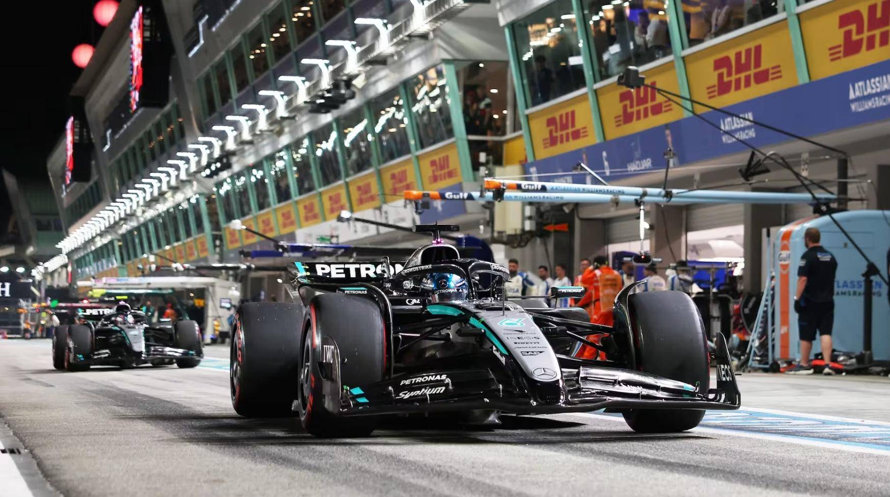 迈凯伦横扫梅赛德斯,拉塞尔统治全场 迈凯伦横扫梅赛德斯,拉塞尔统治全场