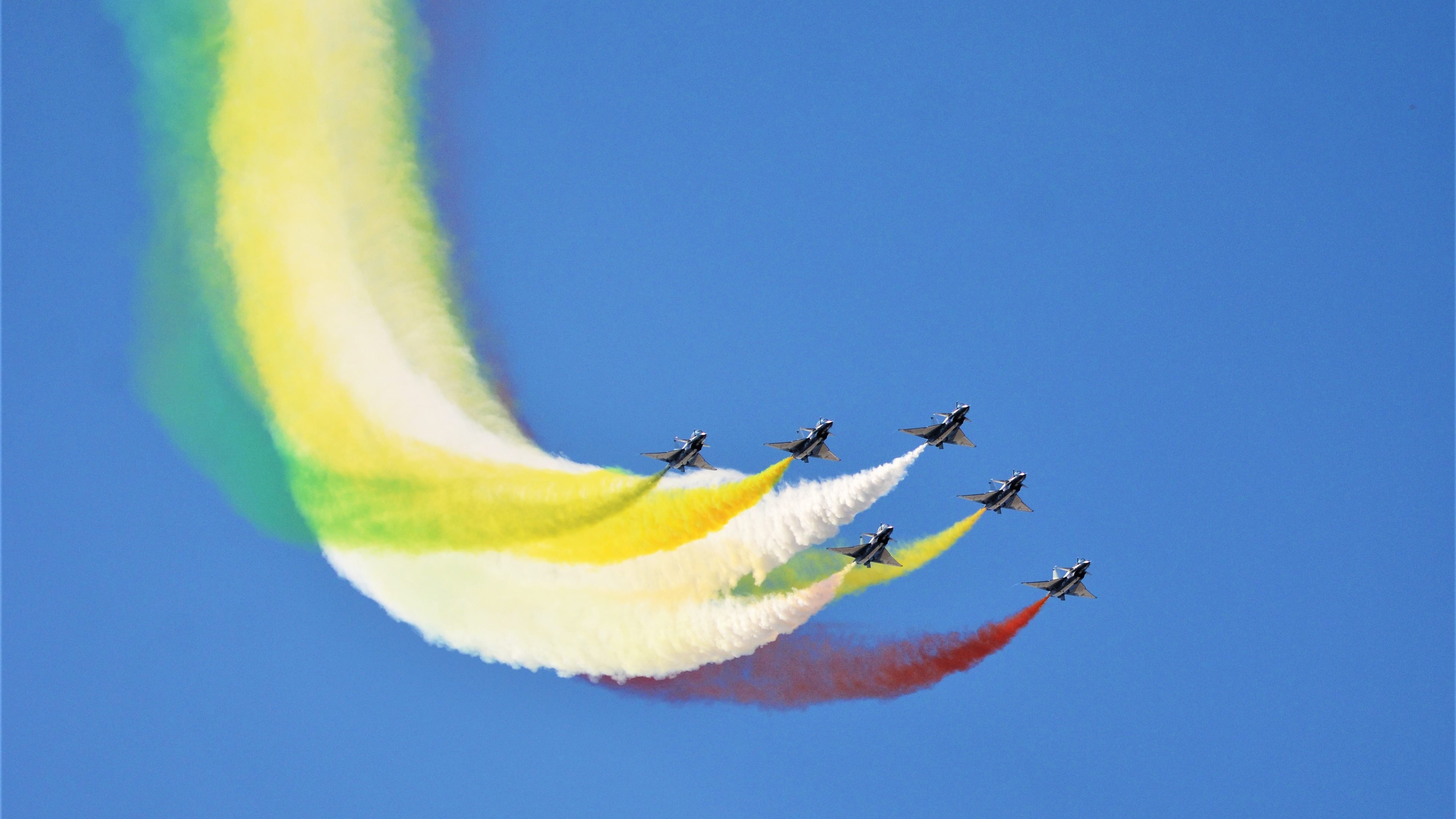 孤岛与巨人，国家德比之夜，莱奥用一记惊雷击碎了所有沉默