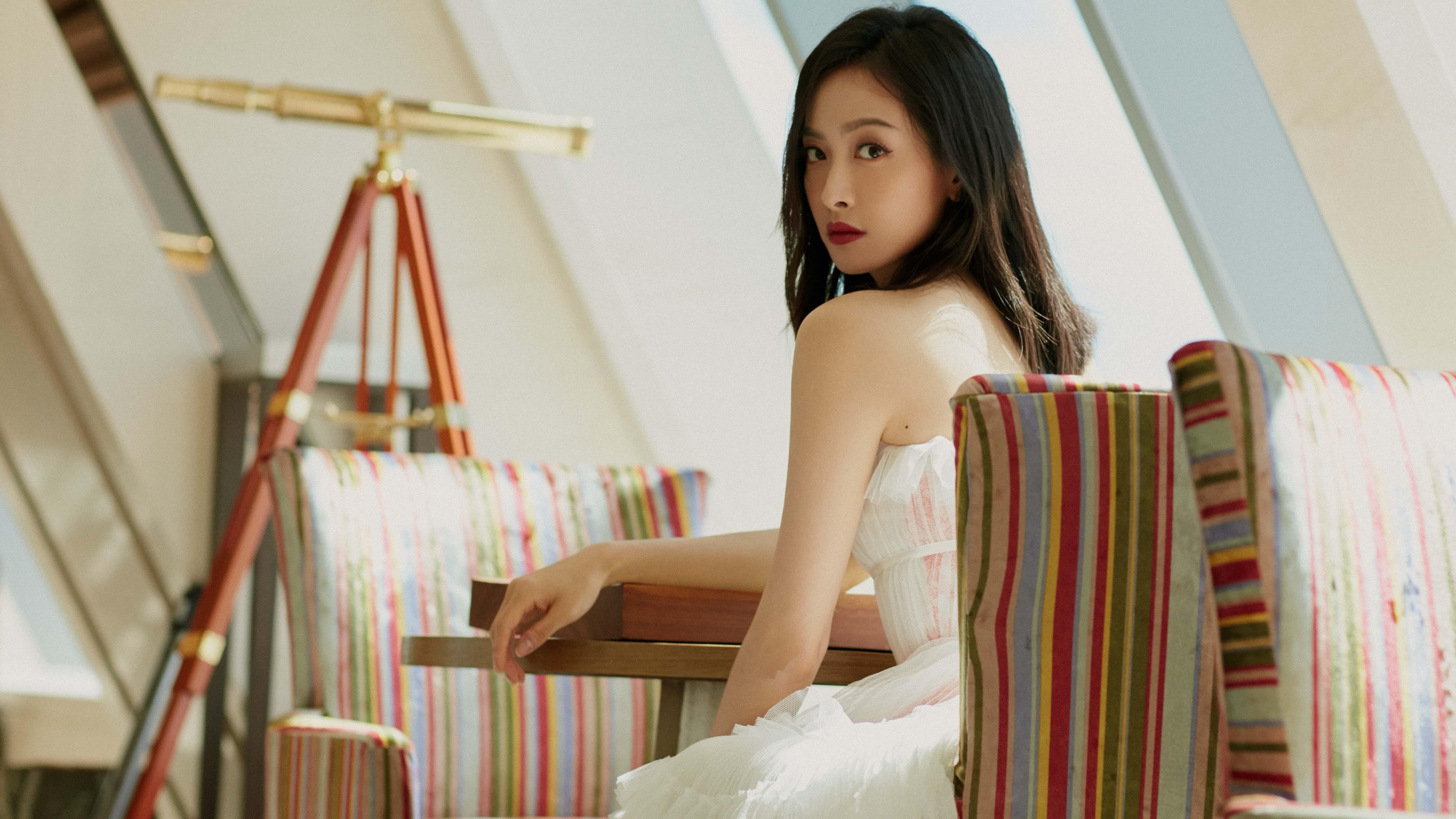 蛰刺之锐与缠丝之舞,西亚卡姆的关键一刺与黄蜂的节奏窒息术