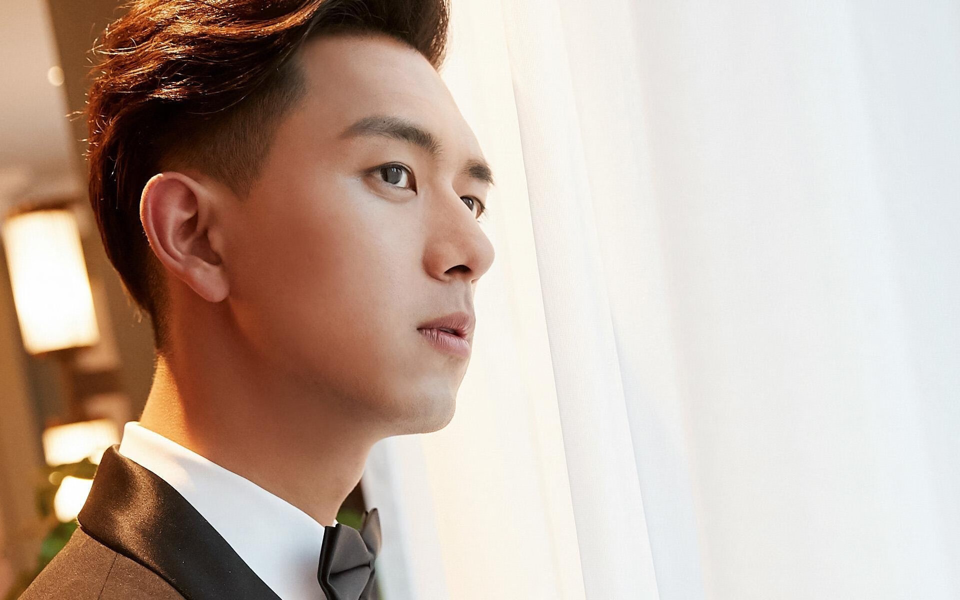 悬念的两种终结,从德甲的窒息缠绕到牙买加对秘鲁的冷峻一击